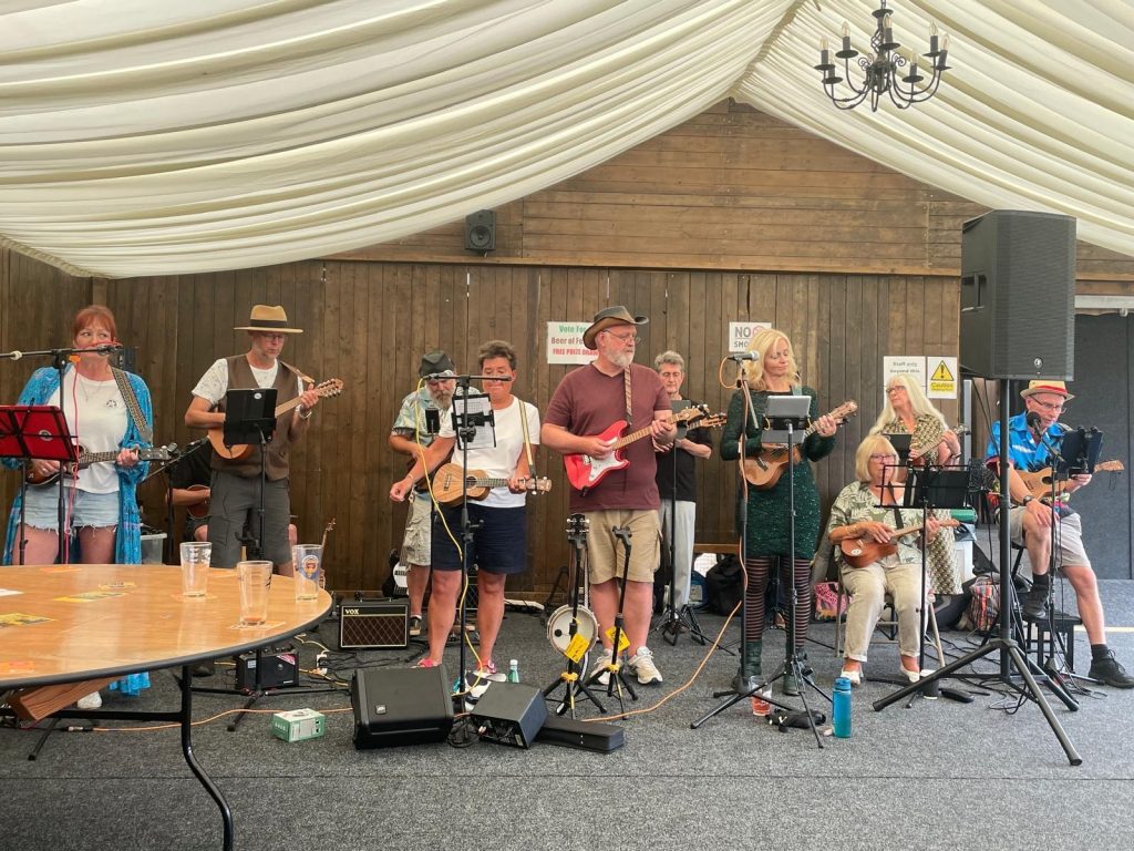 Windsor Ukulel Band at Maidenhead Beer Festival 5th July 2025